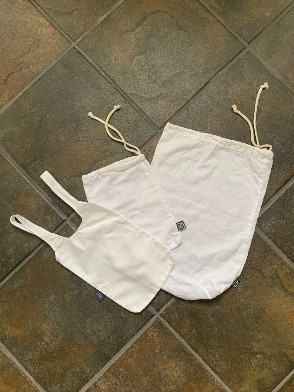 3 Simons dust bags